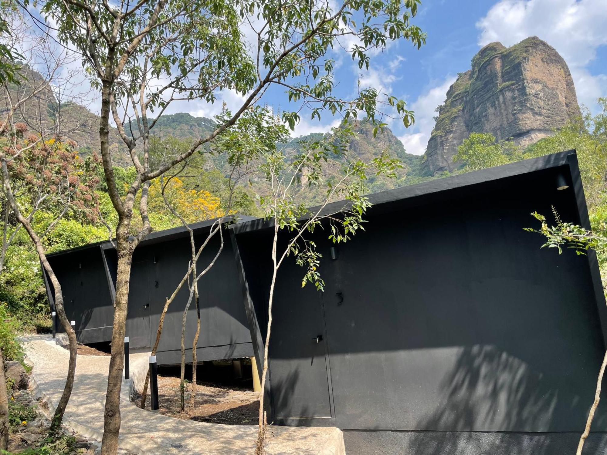 Bajo La Montana Hotel Tepoztlán Exterior photo